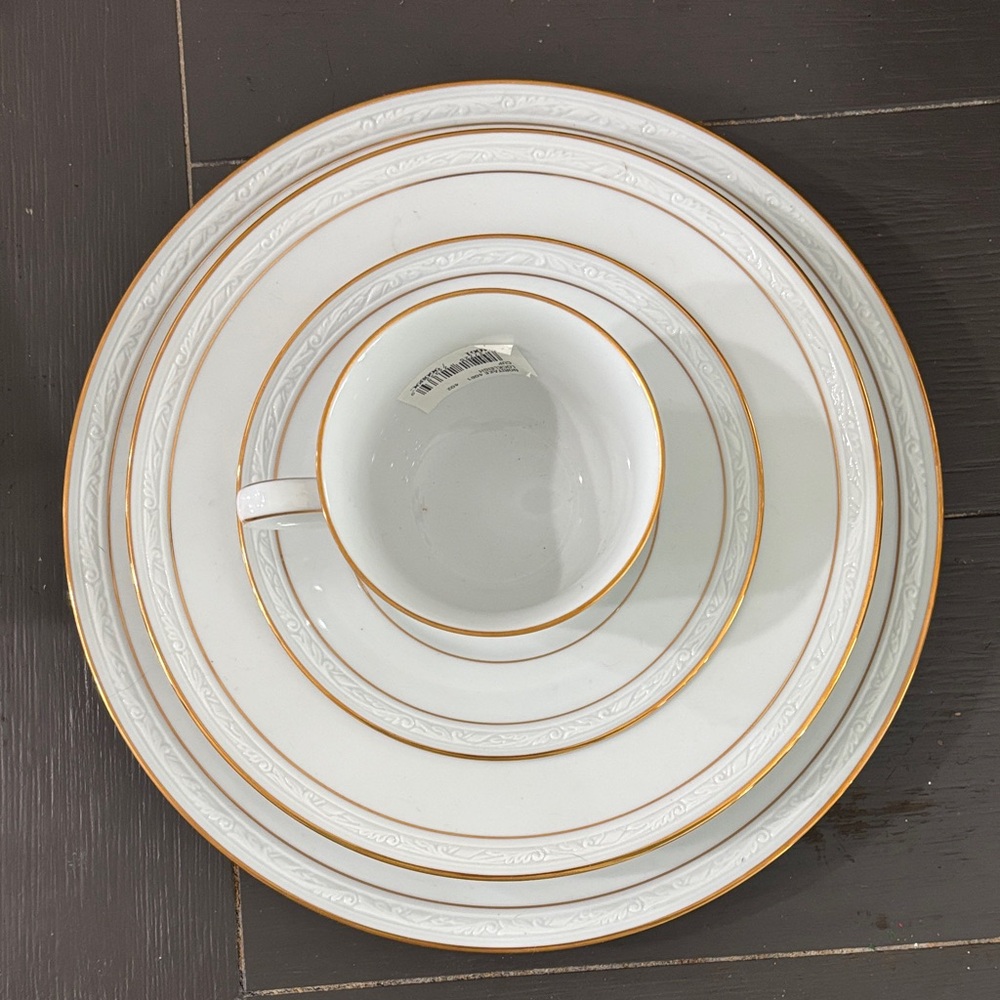 RARE Noritake Lockleigh Gold-Accented China Place Setting